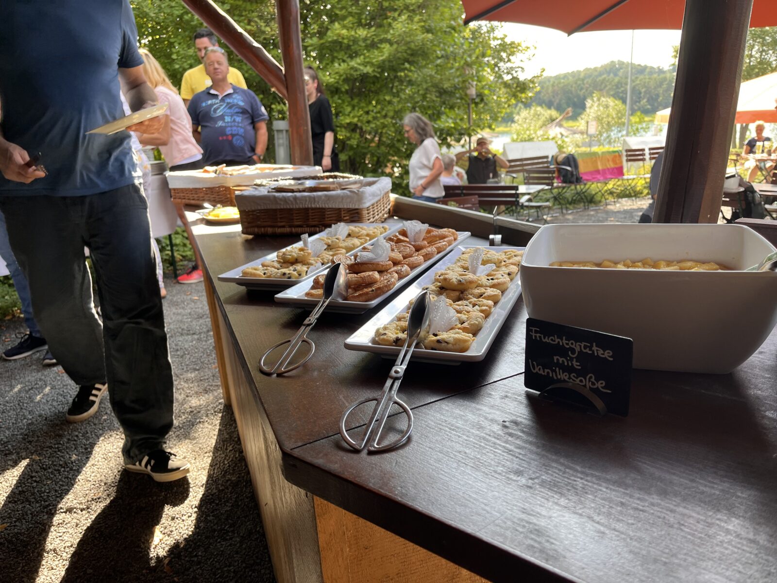 Dessertbuffet beim Abendessen im Biohotel 