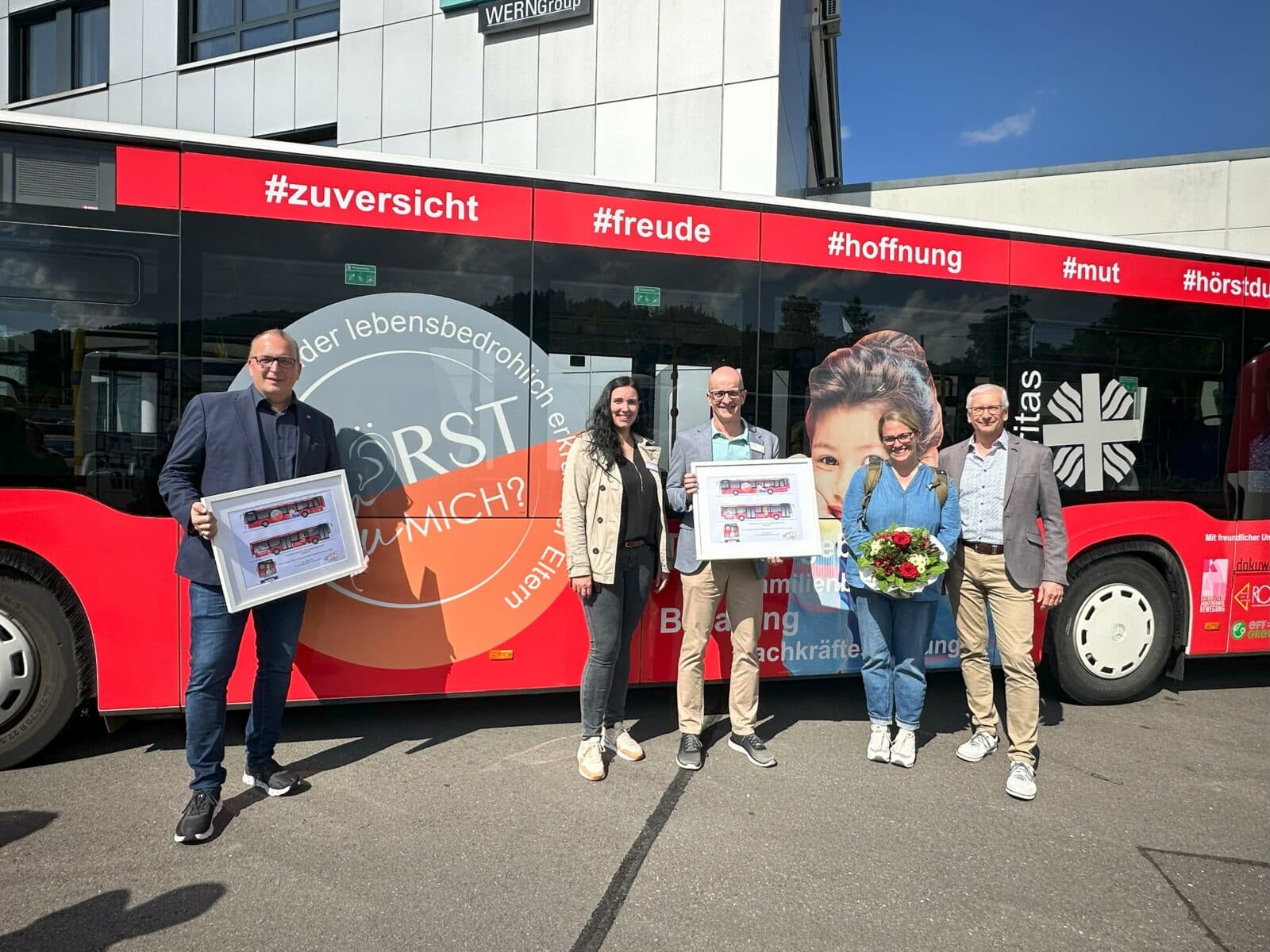 Übergabe des Spendenbussen der Caritas Siegen 