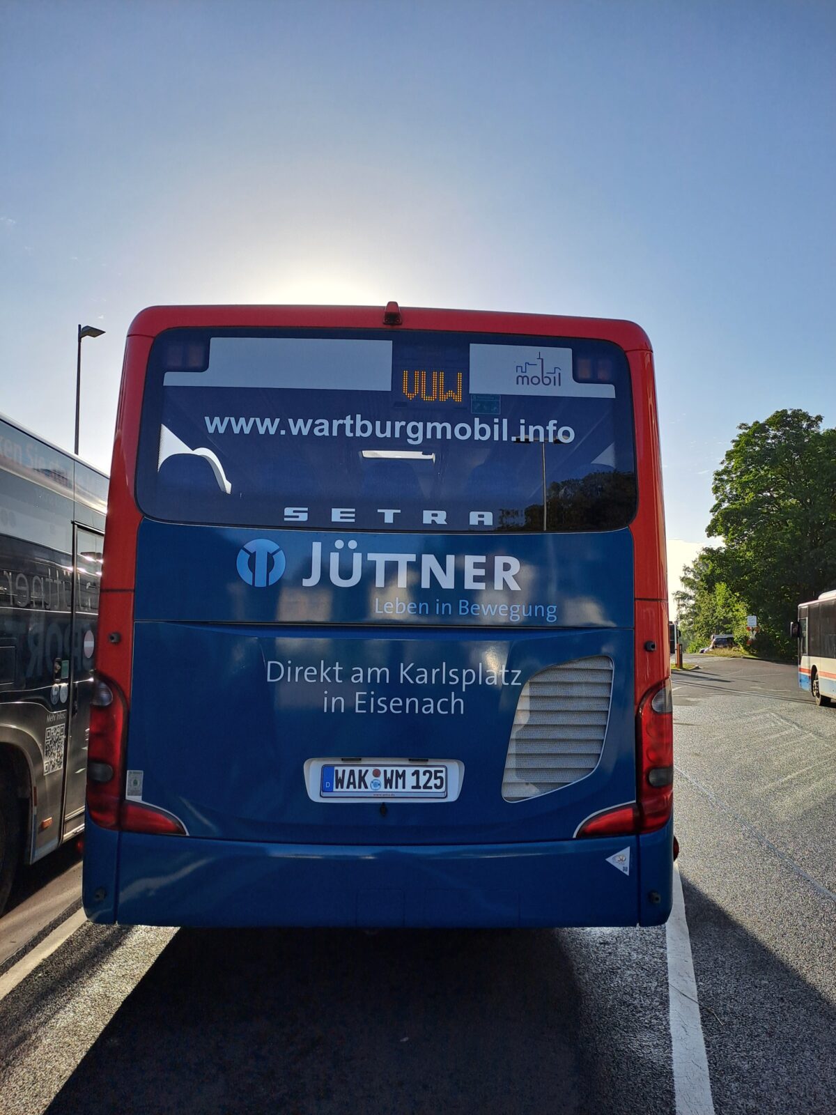 Heckansicht von Werbebus der Jüttner Orthopädie KG 